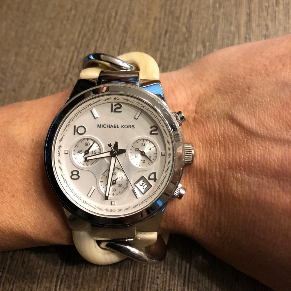 ⭐️SALE⭐️Women’s Michael Kors Watch